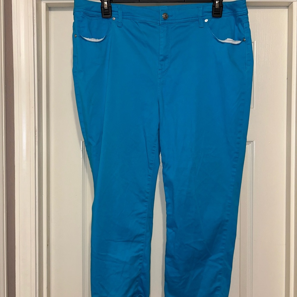 Chico's Blue Ankle Cropped Jeans Vibrant Style